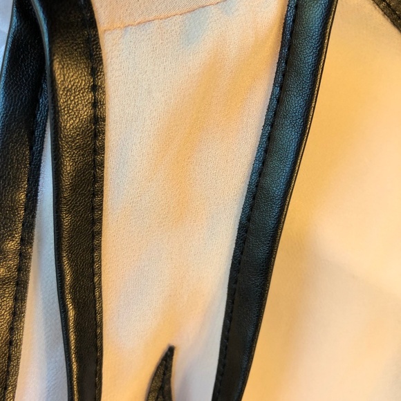 Express flowy tank tan w/ black faux leather trim - Picture 5 of 8